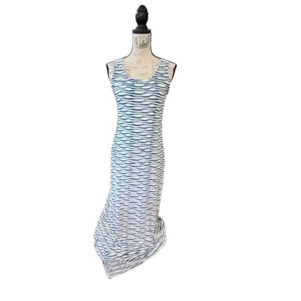 DAVINA Maxi Dress Blue and White Textured Waves Sleeveless Stretch Summer‎ Party